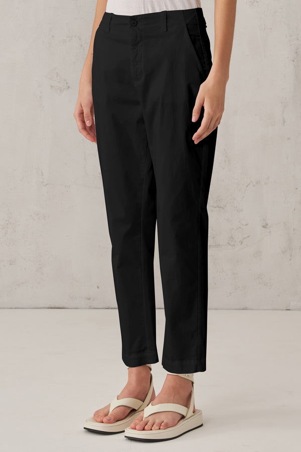 Pantalone basico in cotone stretch. | 1008.CFDTRTO243.10