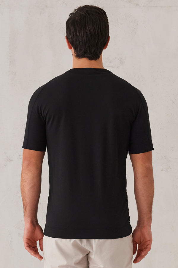 T-shirt girocollo regular-fit in jersey di cotone. bordo collo in maglia di cotone e lino. | 1008.CFUTRT1360.U10