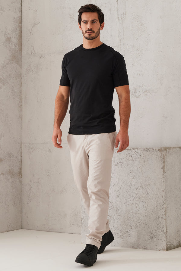 Roundneck regular-fit t-shirt in cotton jersey. collar edge in cotton and linen knit. | 1008.CFUTRT1360.U10