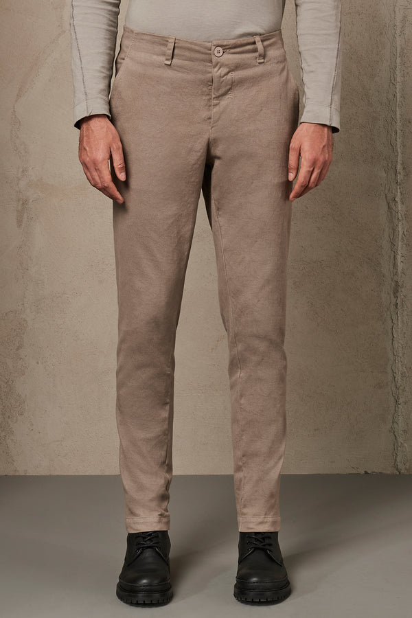 Regular fit cotton-wool stretch chino trousers. | 1007.CFUTRSF150.U02