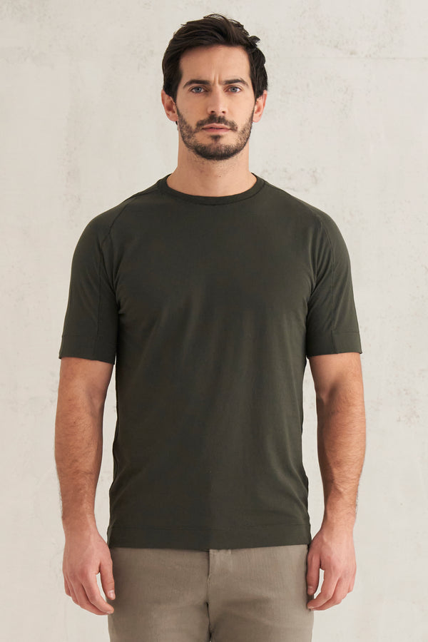 T-shirt girocollo regular-fit in jersey di cotone. bordo collo in maglia di cotone e lino. | 1008.CFUTRT1360.U09
