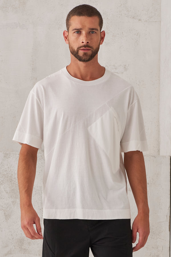Oversize-t-shirt aus baumwolljersey mit asymmetrischen zuschnitten und kleiner tasche vorne | 1008.CFUTRT1365.U00