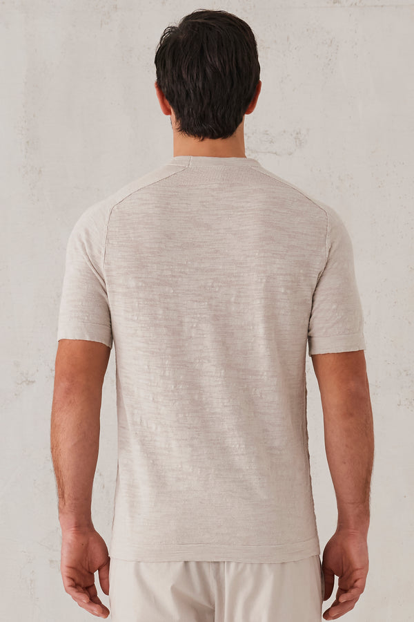T-shirt in maglia di cotone fiammato con inserto in lino nel coppino. | 1008.CFUTRT8431.U01