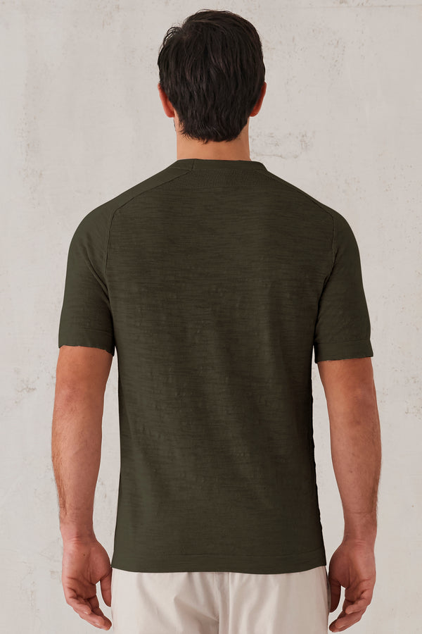 T-shirt in maglia di cotone fiammato con inserto in lino nel coppino. | 1008.CFUTRT8431.U09