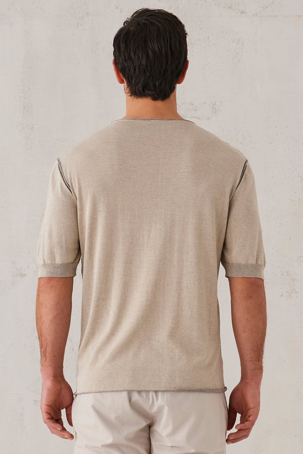 T-shirt bicolore in maglia di cotone e viscosa lavorata in vaniset. | 1008.CFUTRT9440.U01