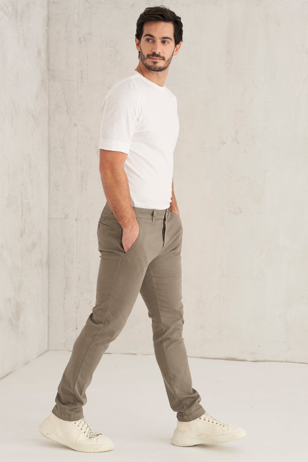 Pantalone chino regular-fit in cotone stretch | 1008.CFUTRTA100.U13
