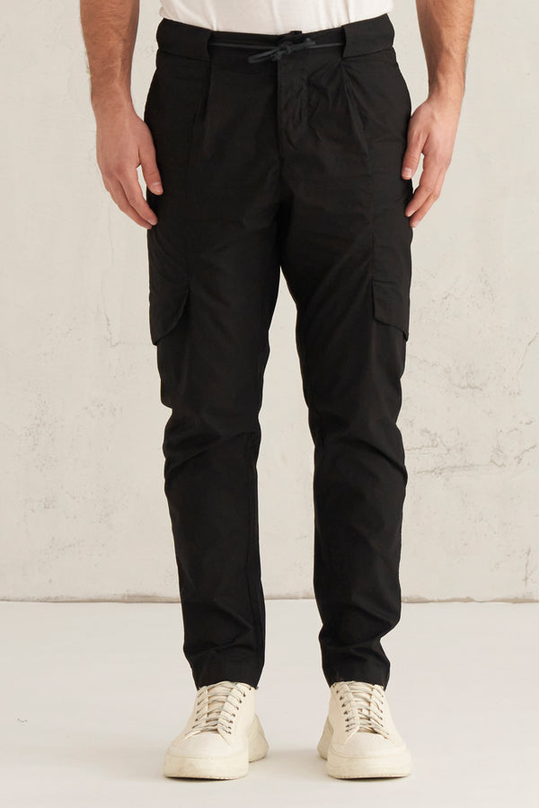 Pantalone cargo in tela di cotone con coulisse in corda cerata | 1008.CFUTRTB111.U10