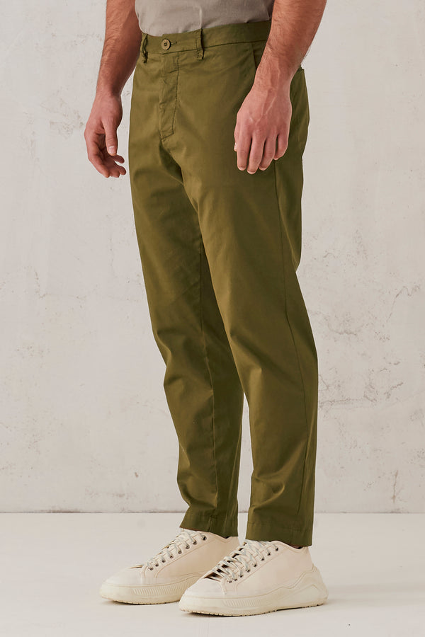 Pantaloni cropped in raso di cotone stretch con cintura semielastica. | 1008.CFUTRTE140.U04
